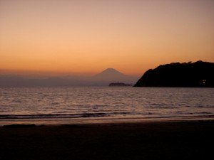 江ノ島の向こうに富士山